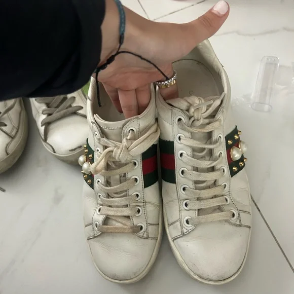 Gucci White Sneakers with Black and Red Accents - Picture 2 of 5